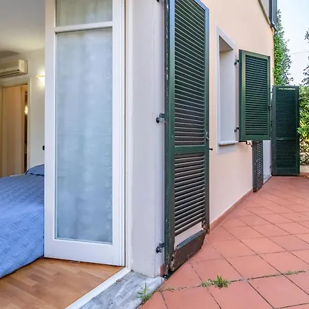 Апартаменты Piana Di Solaro Modern Flat & Swimming Pool Леричи