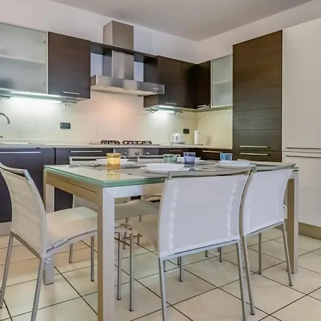 Piana Di Solaro Modern Flat & Swimming Pool * Леричи