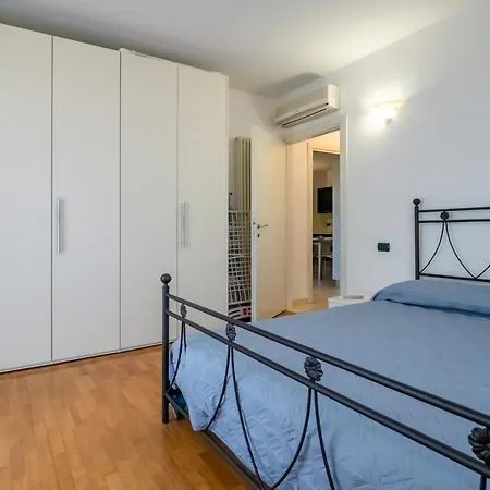 Guesthost - Piana Di Solaro Modern Flat & Swimming Pool * レーリチ