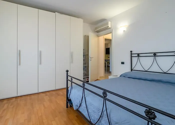 Guesthost - Piana Di Solaro Modern Flat & Swimming Pool * レーリチ
