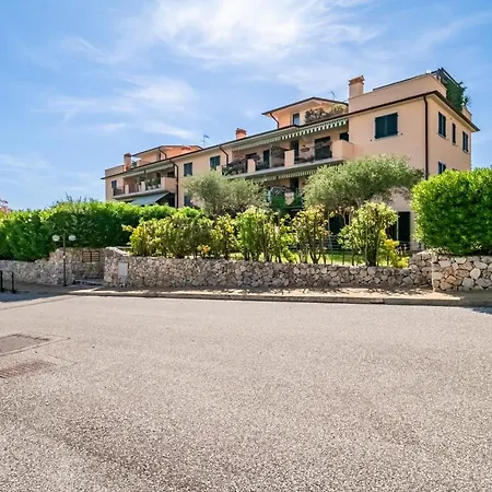 Guesthost - Piana Di Solaro Modern Flat & Swimming Pool Apartament *