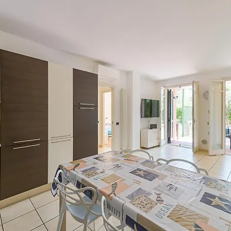 Guesthost - Piana Di Solaro Modern Flat & Swimming Pool *