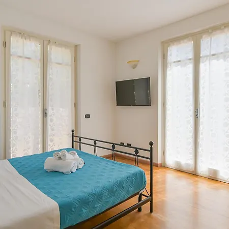Guesthost - Piana Di Solaro Modern Flat & Swimming Pool * Lerici