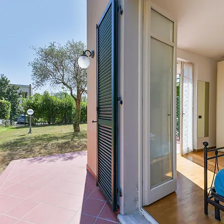 Guesthost - Piana Di Solaro Modern Flat & Swimming Pool
