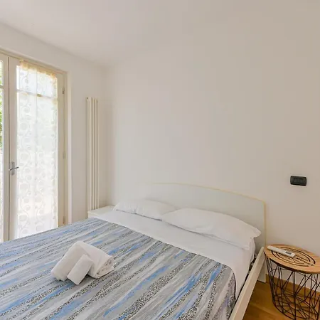 Lejlighed Guesthost - Piana Di Solaro Modern Flat & Swimming Pool Lerici