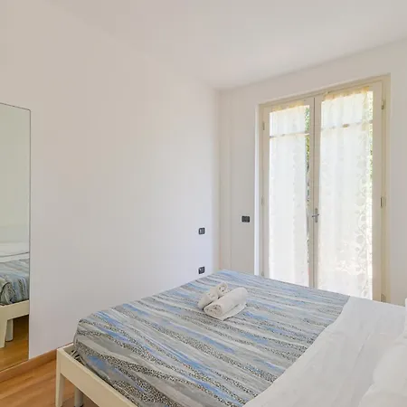 Guesthost - Piana Di Solaro Modern Flat & Swimming Pool
