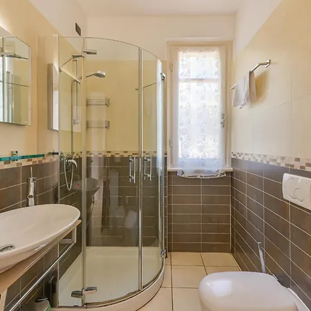 Guesthost - Piana Di Solaro Modern Flat & Swimming Pool * Lerici