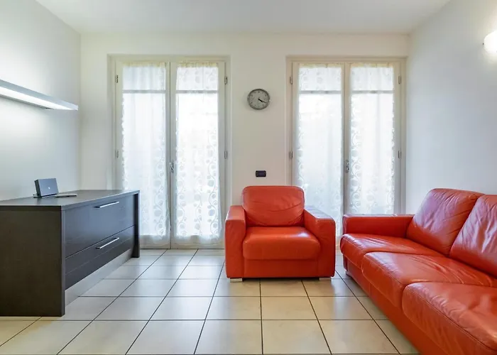 Διαμέρισμα Guesthost - Piana Di Solaro Modern Flat & Swimming Pool