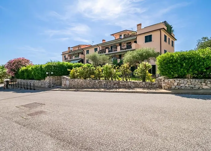 Guesthost - Piana Di Solaro Modern Flat & Swimming Pool Lägenhet *