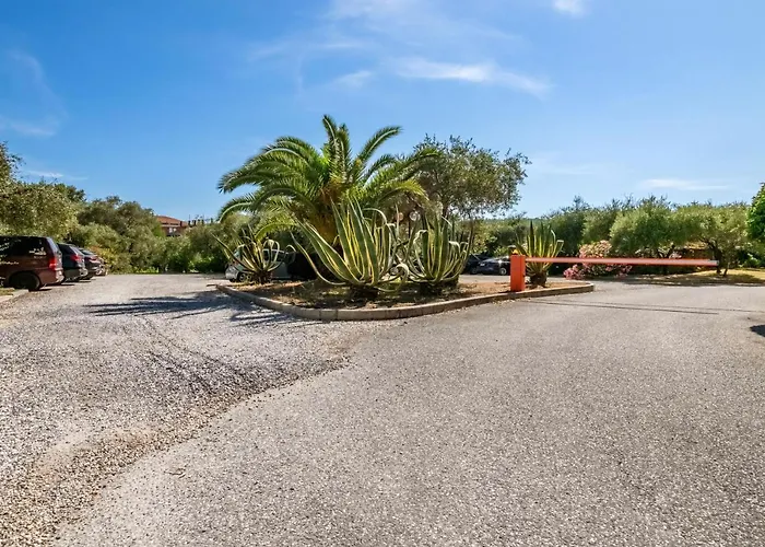 Guesthost - Piana Di Solaro Modern Flat & Swimming Pool Lerici